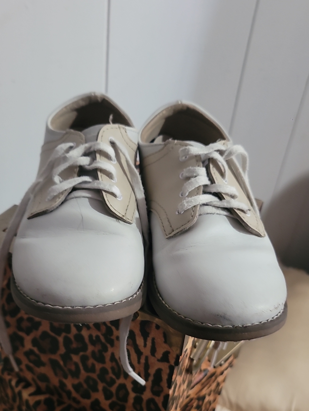 FootMates White and Beige Kids Lace-Up Dress Shoes
